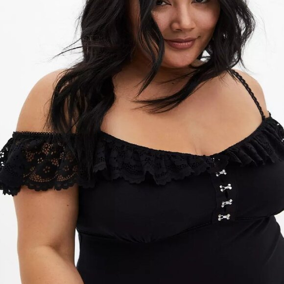 Plus Size 3X Black TORRID Black Lace Trim Cold Shoulder Bodysuit Gothic Sexy - Picture 3 of 4